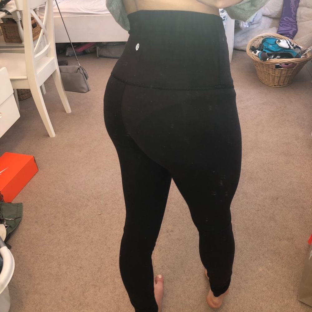 LULU LEMON SIZE 4 BLACK HIGH WAISTED WUNDER UNDER